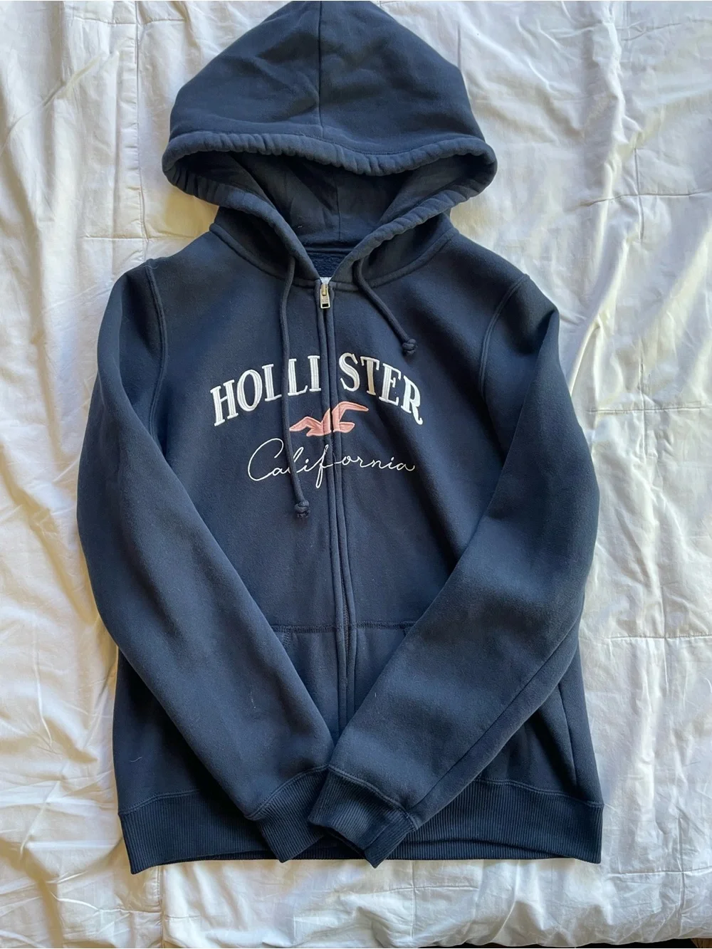 NWOT Hollister Navy Zip-Up Hoodie with Pink Logo Accent Size Medium - Picture 1 of 2